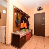 Giurgeni, 1 Decembrie, 4 camere decomandat, etaj 1, centrala, boxa